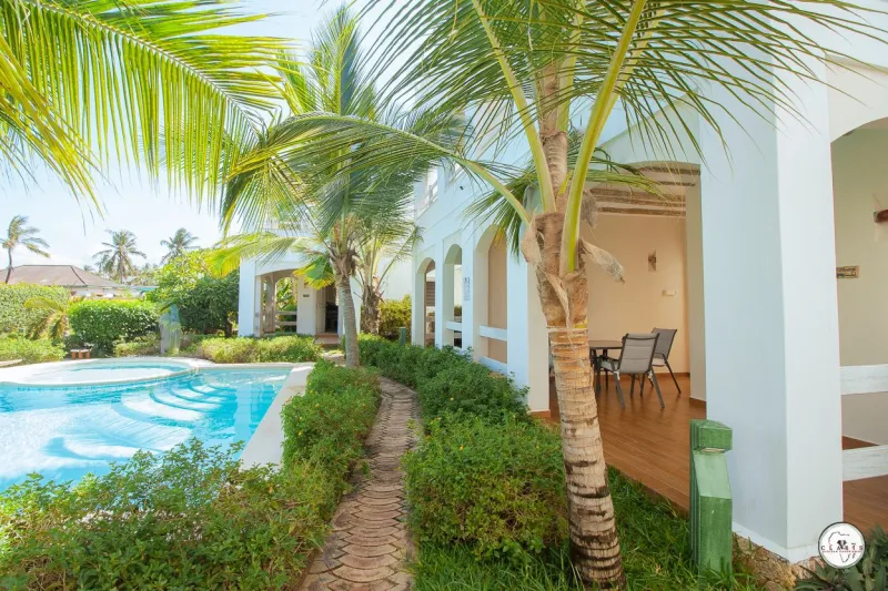 The garden path between the pool and the apartments